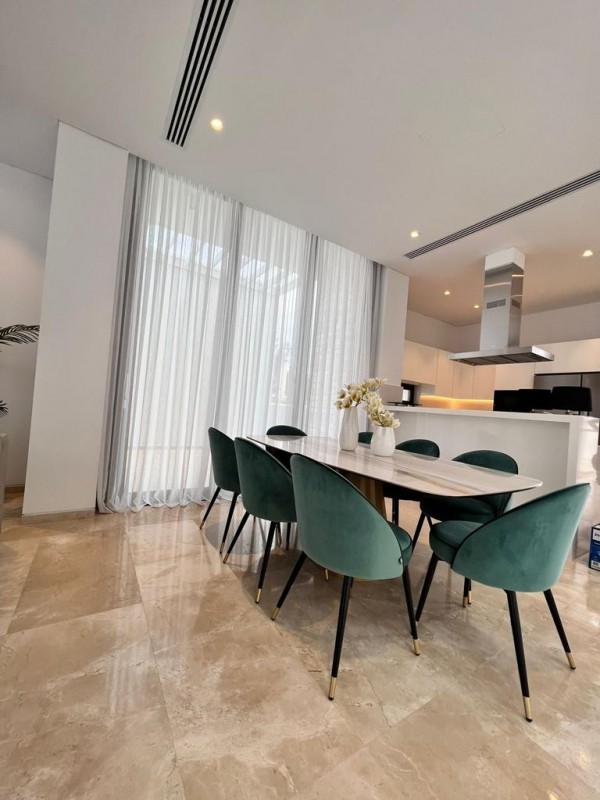 Luxury Waterfront Living 